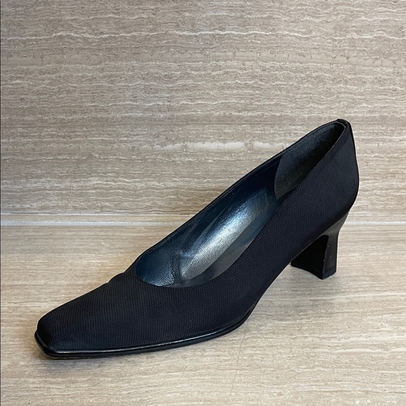 Stuart Weitzman Shoes - Stuart Weitzman Sz 10 AAAA Vintage Black Square-Toe Classic Pumps